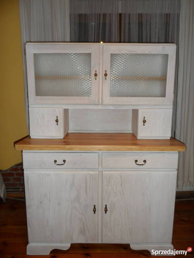 Zabytkowy kredens renowacji bielony