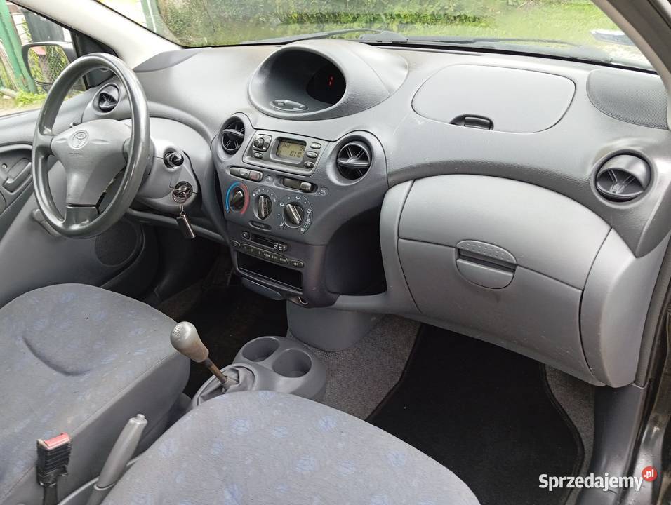 Toyota Yaris 10 benzyna wspomaganie 5 drzwi Wałbrzych sprzedam