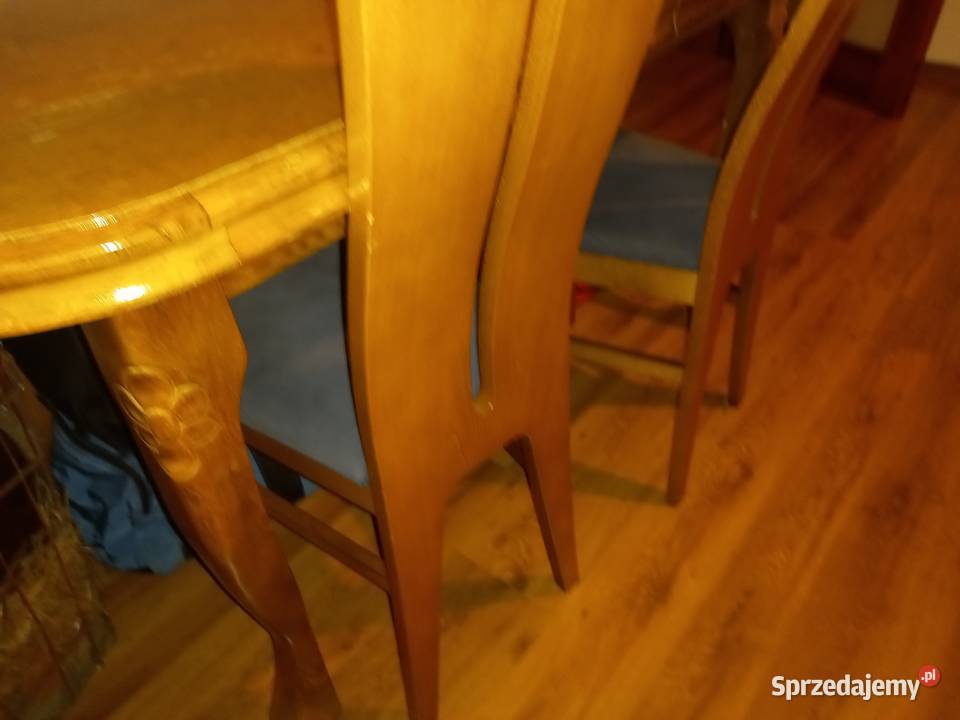 Stół z 4 krzesłami