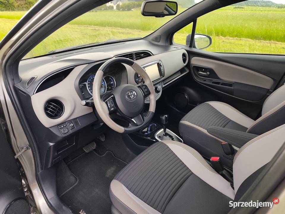 TOYOTA YARIS 15i HYBRID Yaris Motoryzacja Kostarowce