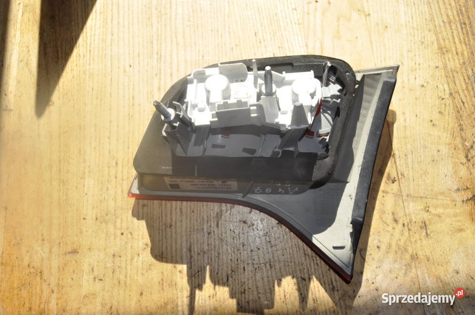 AUDI A4 B7 LAMPA LEWY TYŁ W KLAPE KOMBI 0509R Sierakowice sprzedam