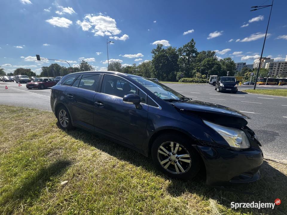 Toyota Avensis T27 kombi Opaska benzyna Warszawa sprzedam