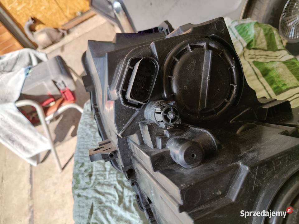 Lampa reflektor przedni prawy Mercedes cla 117