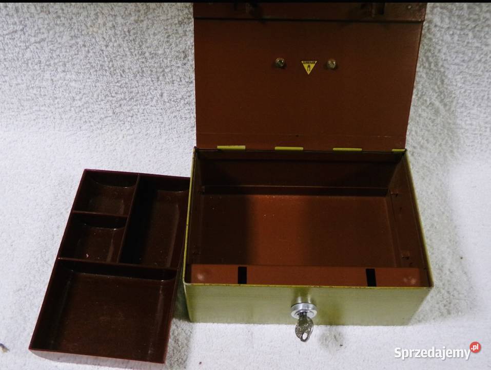Niemiecka Kasetka Sejf prod DDR Grupa