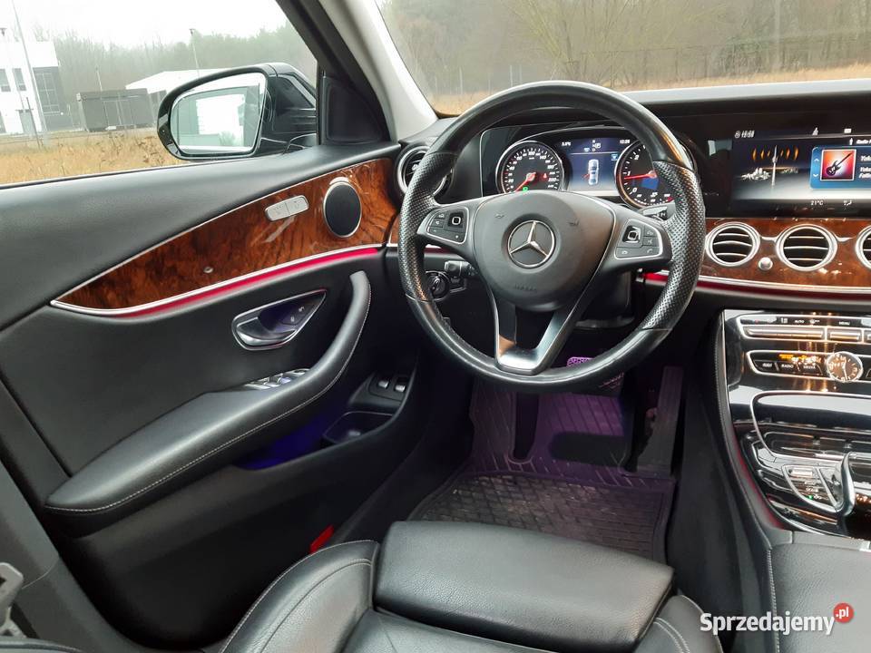 Mercedes E220 4Matic Salon serwis ASO elektrycznie ustawiane fotele Białystok