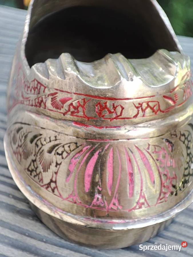 Popielniczka mosiężna but