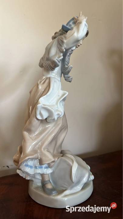 Figurka dziewczyny z kapeluszem Syg Zapfir Made Gdańsk