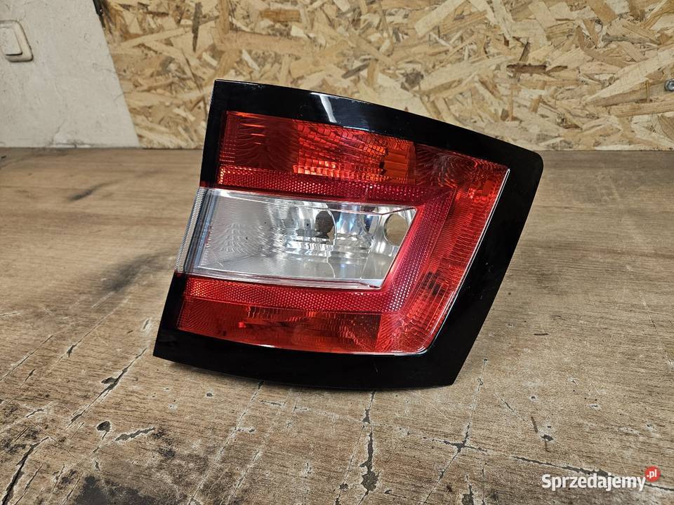 SKODA FABIA 3 III KOMBI LAMPA PRAWA TYŁ TYLNA Międzychód