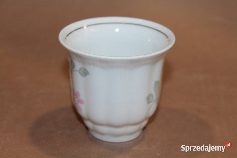 Filiżanka ze spodkiem w kwiatki Wałbrzych 974 Szczecin
