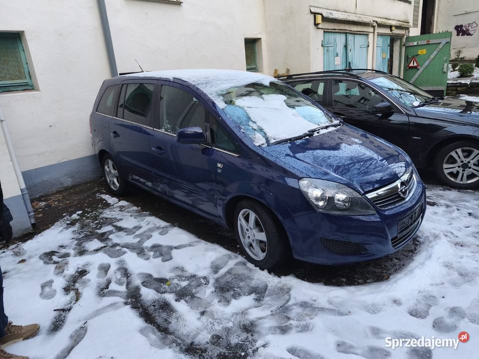 Opel Zafira 2010 1700cm3 Samochody osobowe Komorniki