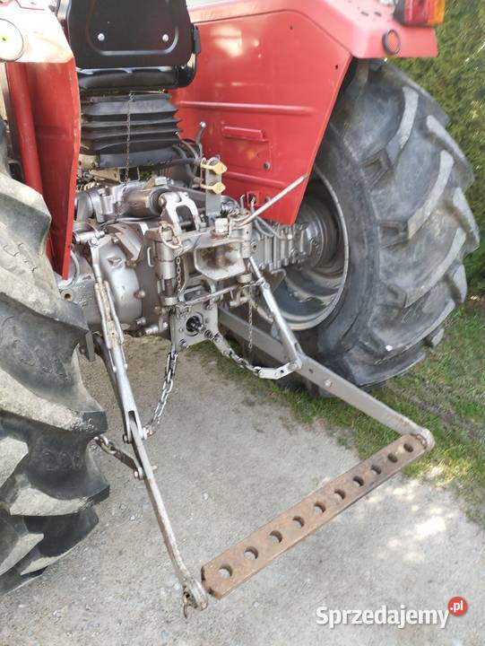 Massey Ferguson 158 z turem Radom