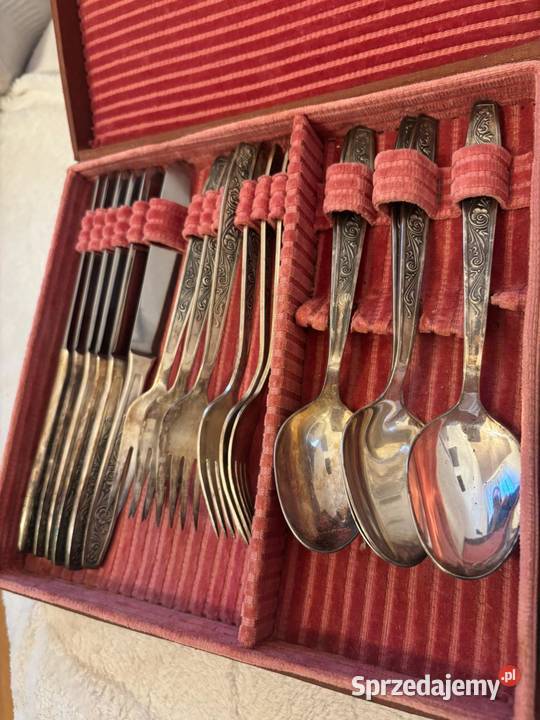 Zestaw zabytkowych sztućców w oryginalnym Antyki Stegna