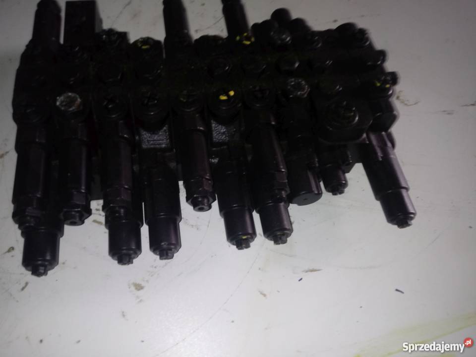 Rozdzielacz Neuson Kramer 002253319 10 Sekcji Kielce