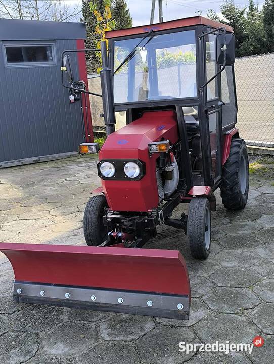 Traktor Elpol K1 z pługiem polskiej podkarpackie Dębica