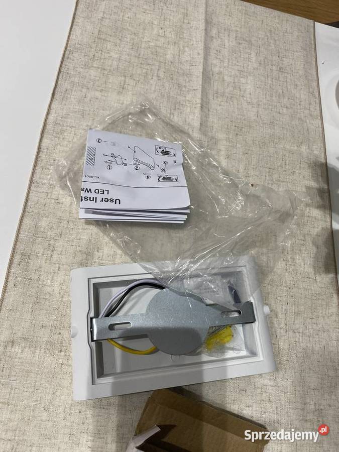 Aluminiowa lampa ścienna LED idealna do sypialni Katowice