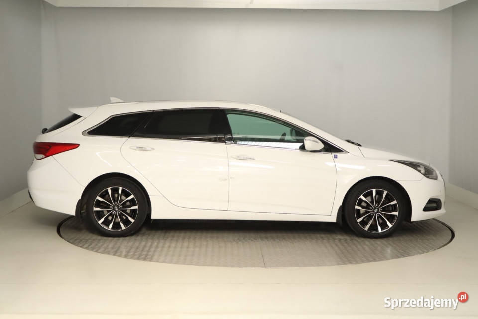Hyundai i40 17 CRDi czujnik parkowania