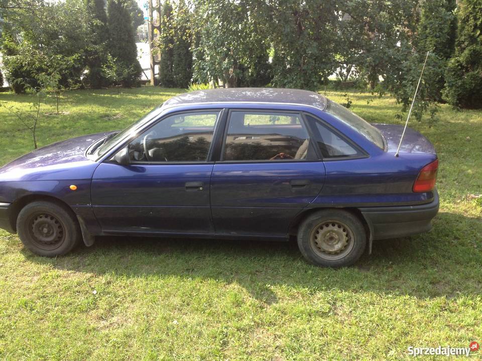 OKAZJA Opel Astra F Sedan 14 8V LPG z 1999rLPG kupiony w polskim salonie mazowieckie