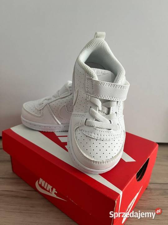 Adidasy dziewczynki NIKE COURT r22