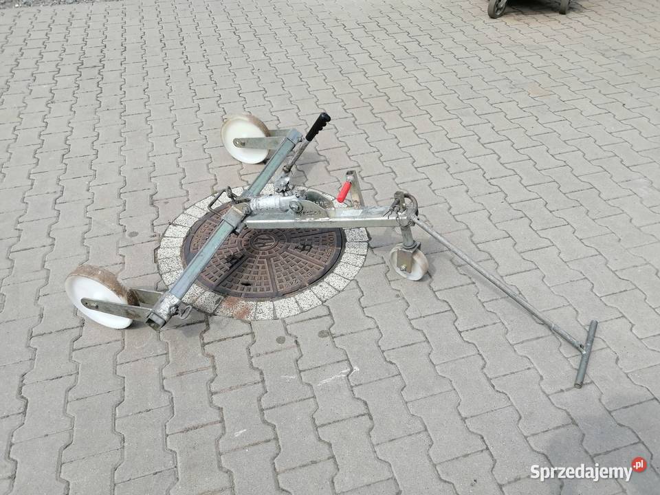 Hydrauliczny chwytak do pokryw studziennych Cieszyn