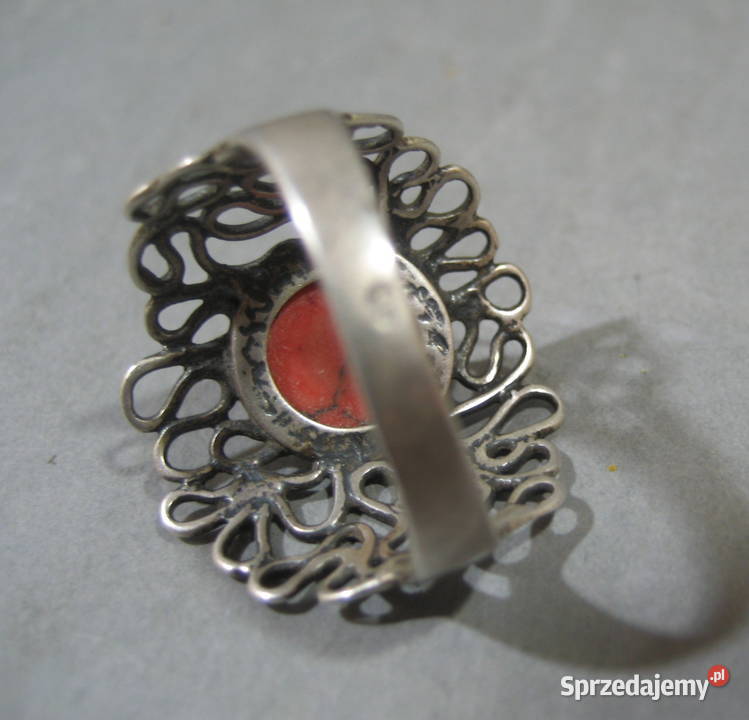 Pierscionek Srebrny z Koralem Polski Warszawa
