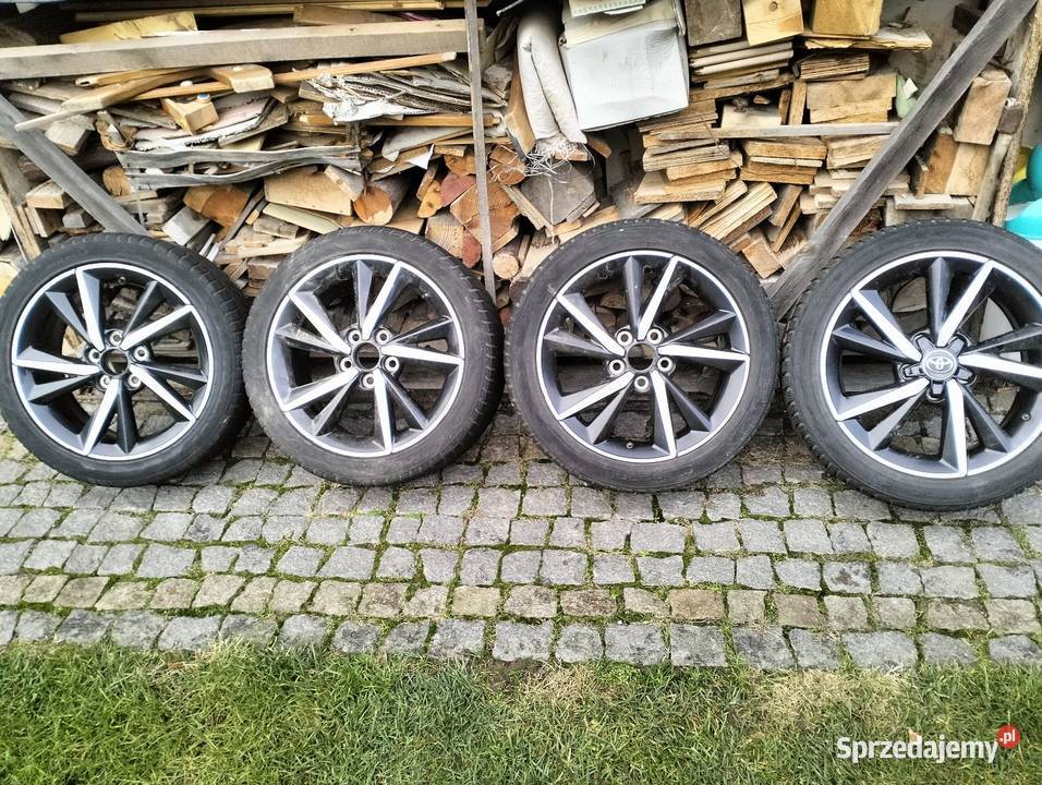 Alufelgi Toyota 17 z oponami zima Gęsiniec sprzedam