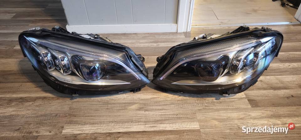 MercedesBenz Cklasa W205 Reflektor LED prawy Pielgrzymka