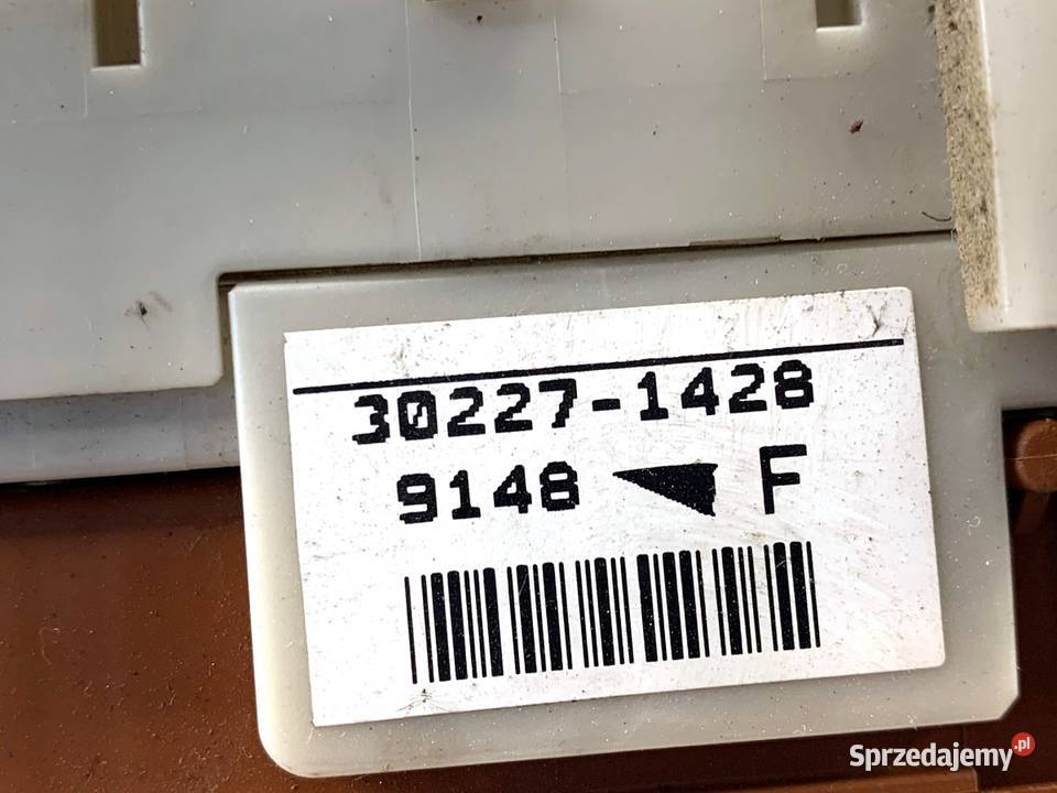 SKRZYNKA BEZPIECZNIKÓW MITSUBISHI OUTLANDER I