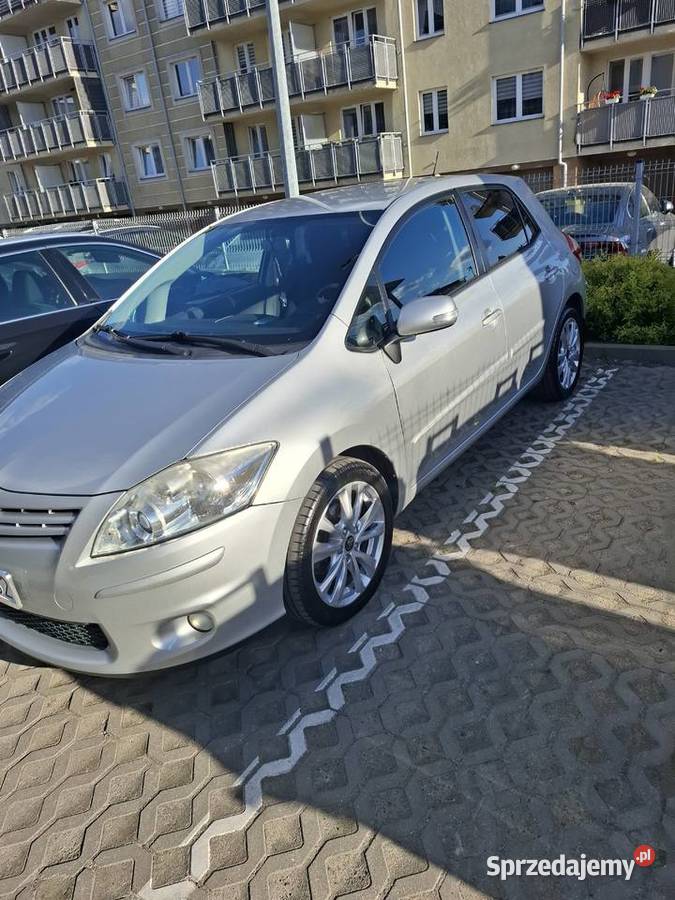 Sprzedam Toyota auris 2010 polift bogata wersja Łowicz