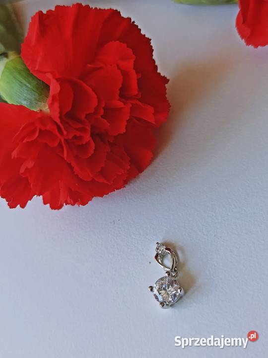 Zawieszka okrągłe oczko delikatna cyrkonia biała