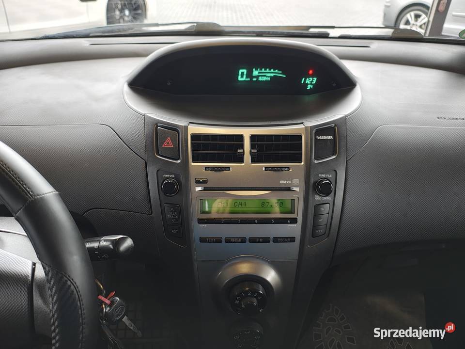 Toyota Yaris 10 Benzyna Piękny kolor Zadbany Yaris podkarpackie Zarszyn