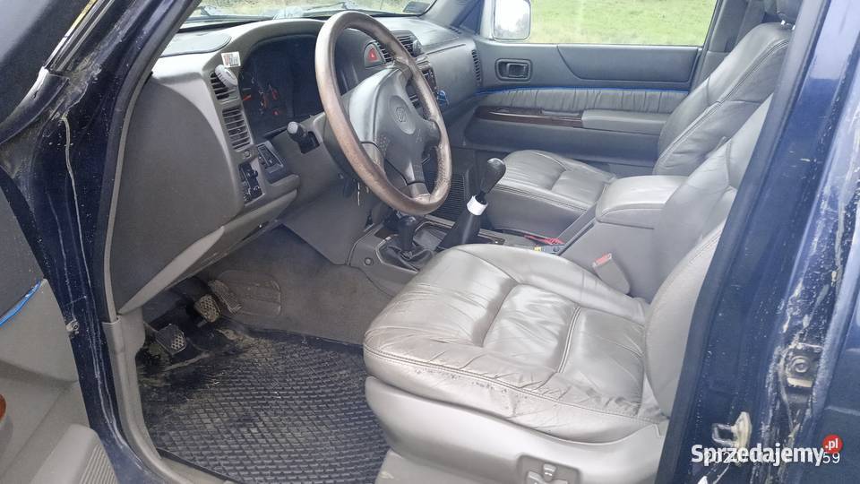 Nissan Patrol Y61 28 99 uszkodzony elektrycznie ustawiane fotele Karnice sprzedam