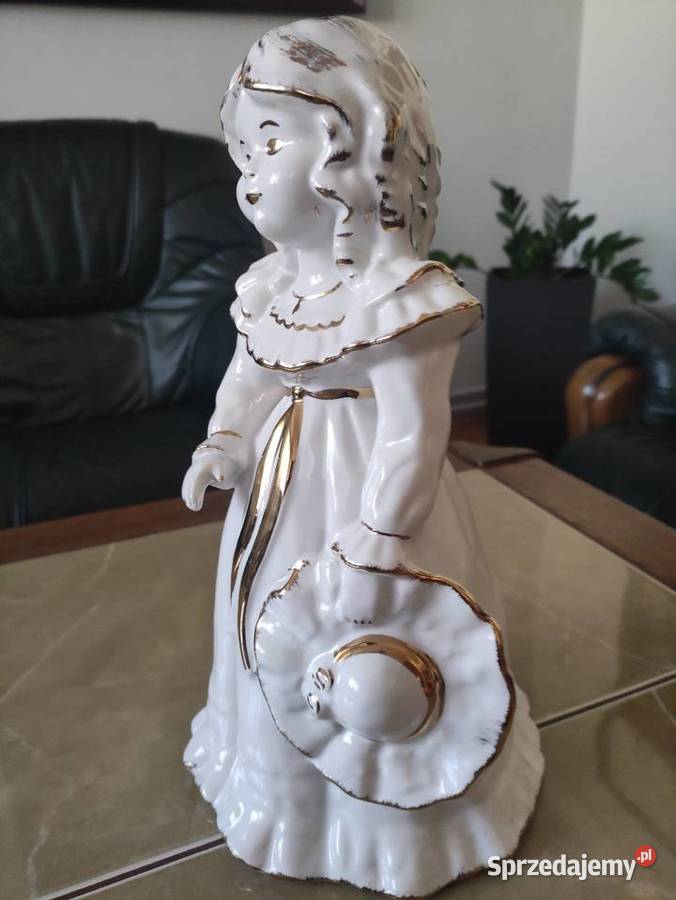 Duża sygnowana porcelanowa figurka Chodzież lata