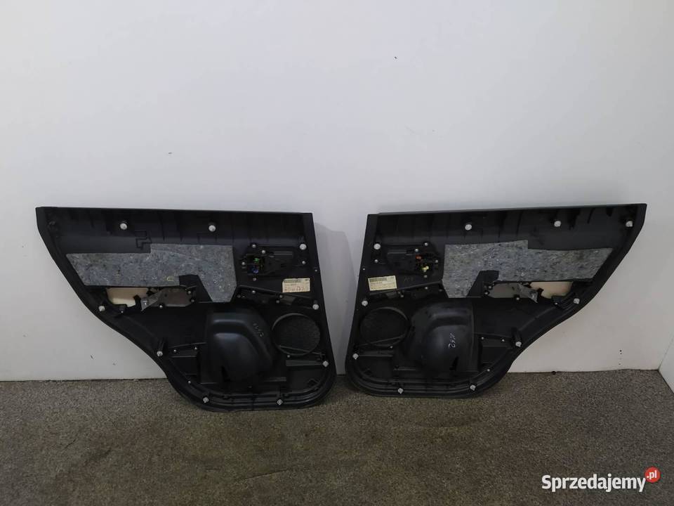 TAPICERKA BOCZEK PRAWY LEWY TYŁ KOMPLET Rok produkcji 2009 świętokrzyskie