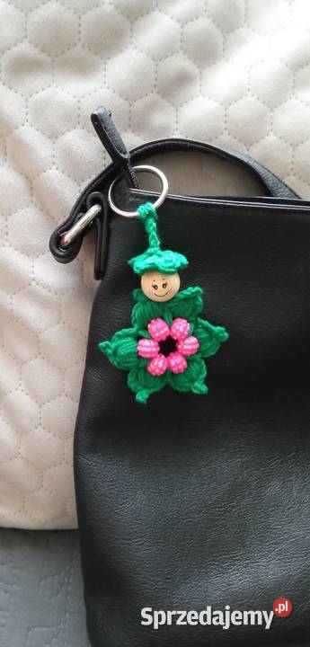 Brelok do kluczy wykonany na szydełku