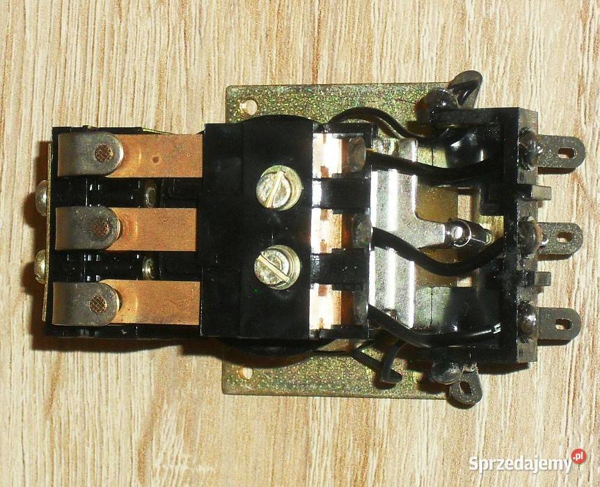 Przekaźnik RU410 5 A 220 V cewka 24 VDC LUMEL