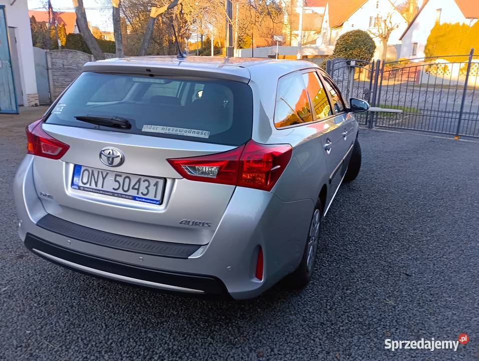 Toyota Auris TS bęzyna 16 kombi 132 167 Salonowy Nysa