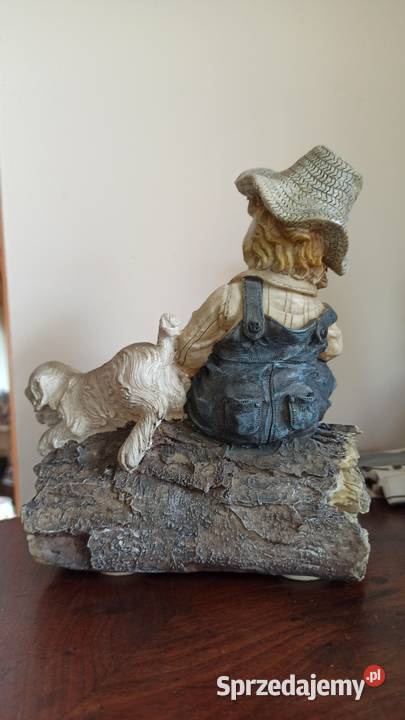 Figurka chłopca z psem Biskwitowa Piękna scenka