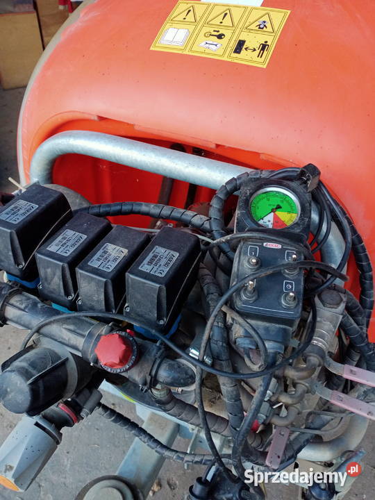 Opryskiwacz Agrola do upraw jagodowych Urzędów