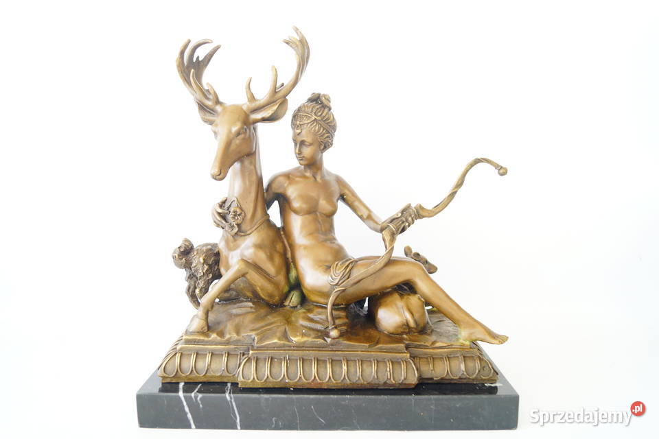 Diana z Jeleniem figura z brązu myśliwska Gizałki