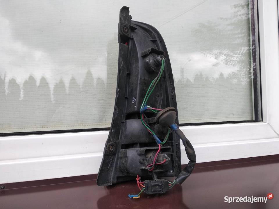 Nissan Primera P10 Y10 kombi lampa tył tylna Sieradz