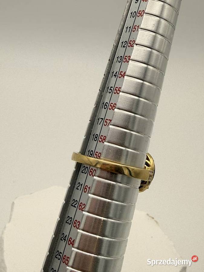 Cudowny złoty pierścionek 18K z szafirem i Szczecin