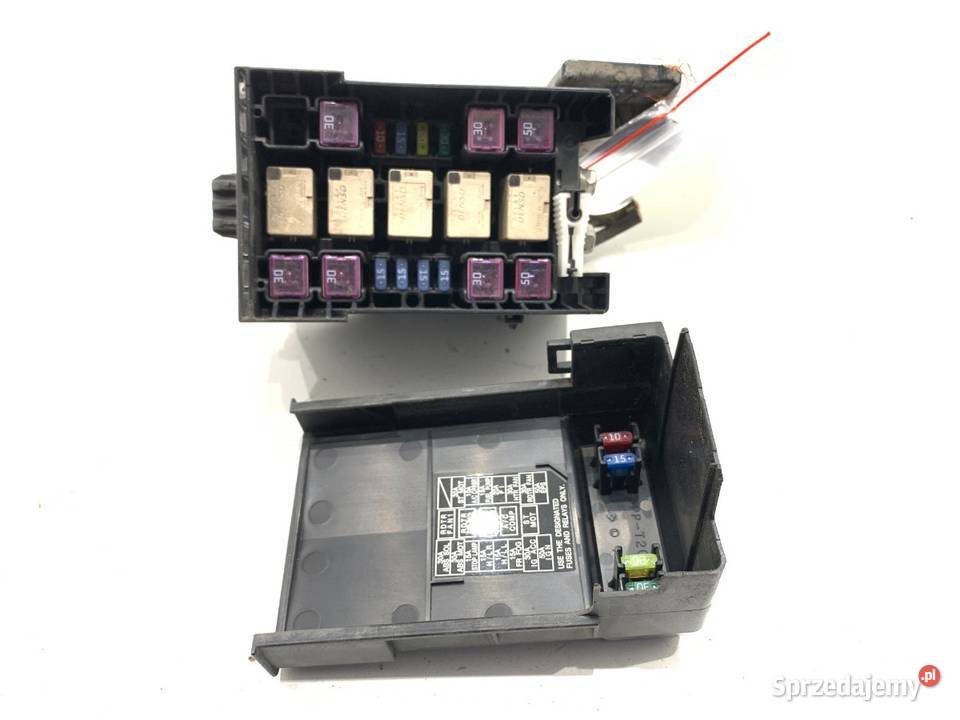 SKRZYNKA BEZPIECZNIKÓW SUZUKI SWIFT III