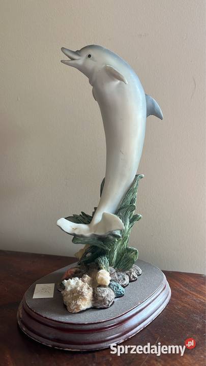 Figurka delfina Na rafie muszelkach Na Gdańsk
