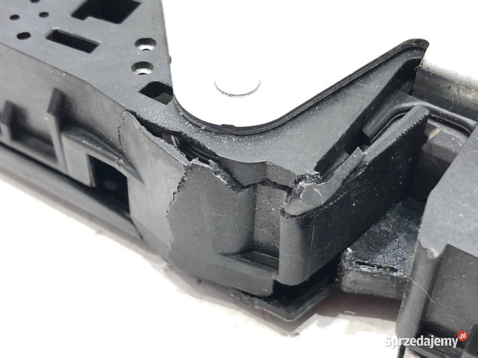 ZAMEK KLAPY TYŁ BMW G30 SedanLimuzyna 16367210