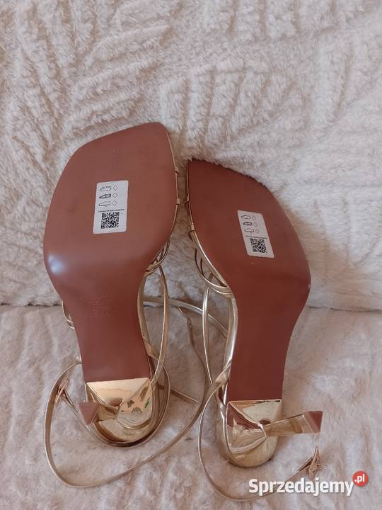 40 ASOS Złote sandałki wieczorowe z Londynu