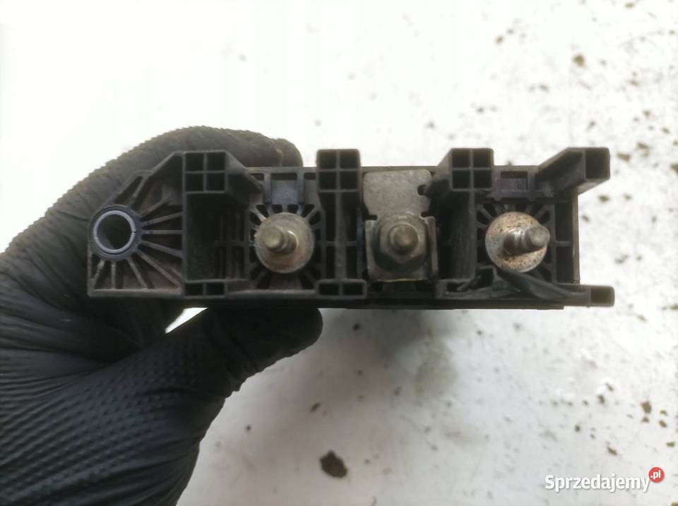 SKRZYNKA BEZPIECZNIKÓW AKUMULATORA 243800011R