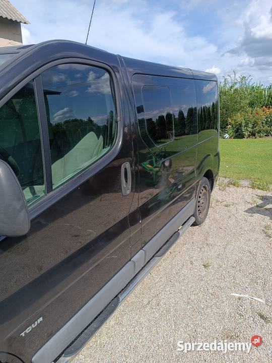 Opel Vivaro 25 Rok produkcji 2004 Vivaro Makowiska sprzedam