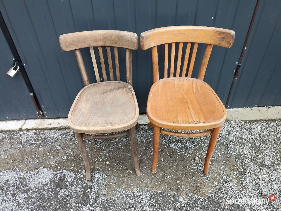 Dwa stare krzesła z PRL-U