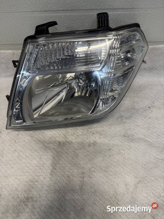 Lampa lewa Nissan Navara D40 lift 1014 Jasienica