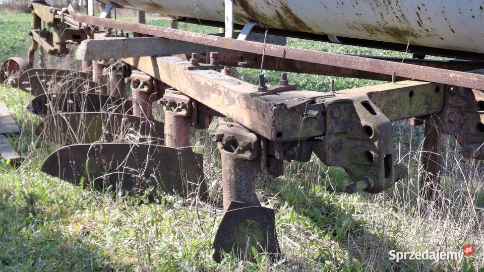 Pług 6 skibowy zagonowy półzawieszany kujawsko-pomorskie Czewujewo